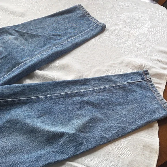 Vintage High Rise Mid Wash Mom Jeans - Picture 4 of 14